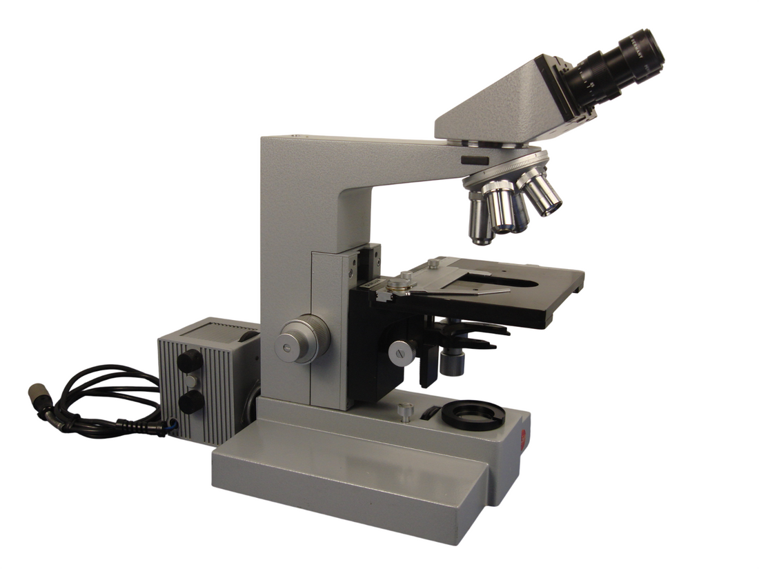 Leitz Wetzlar Dialux Microscope with 4 Objectives Eye Piece Periplan GF 12.5x