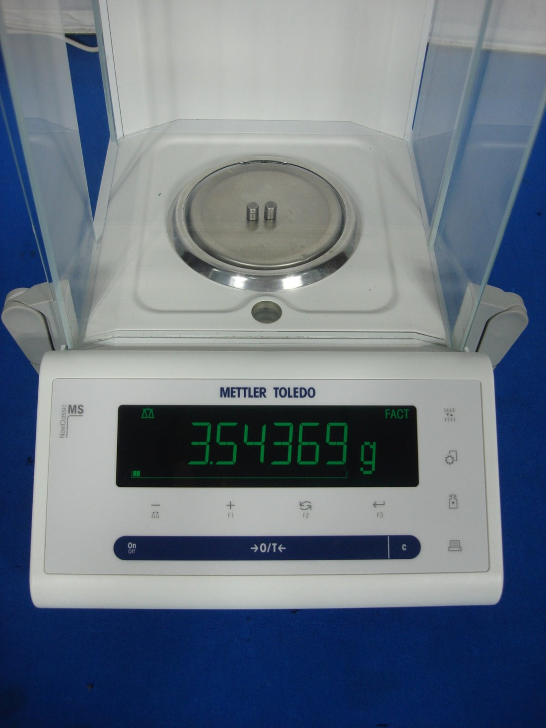 Mettler Toledo MS105DU Semi-Micro Analytical Balance 42/120g x 0.01/.1mg