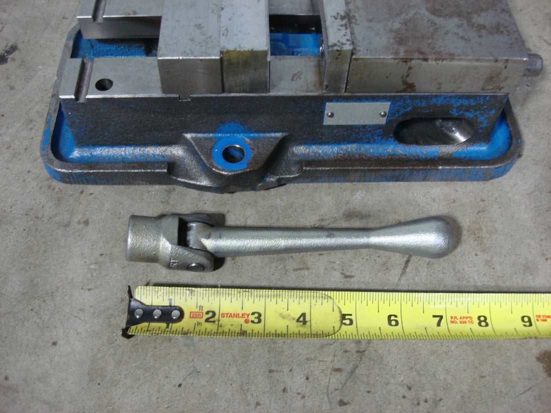 Kurt D40 4″ Machine Vise 6.5" Opening with Handle and Jaws 011680