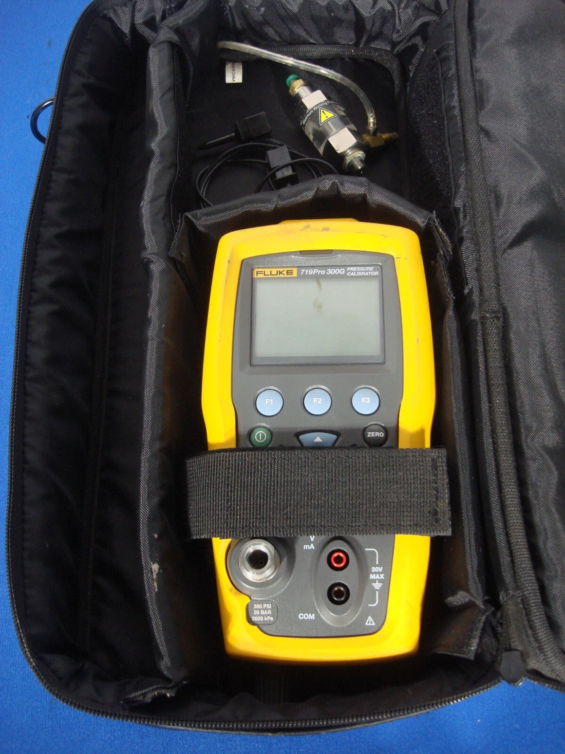 Fluke 719 Pro 300G Pressure Calibrator w/ Case
