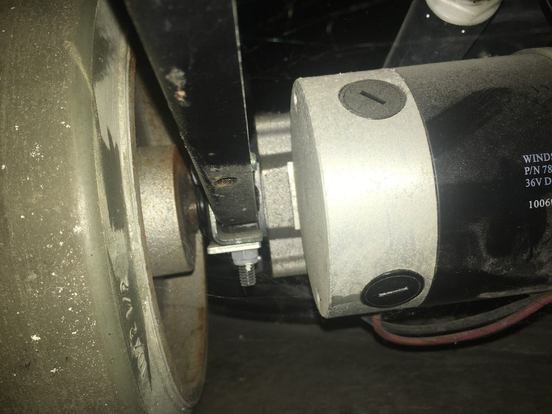 WINDSOR LIGHTNING 20 BATTERY BURNISHER 9 HOURS L20T