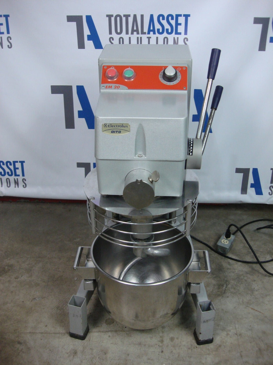 Electrolux Dito EM20 20 Quart Commercial Floor Mixer With Dough Hook