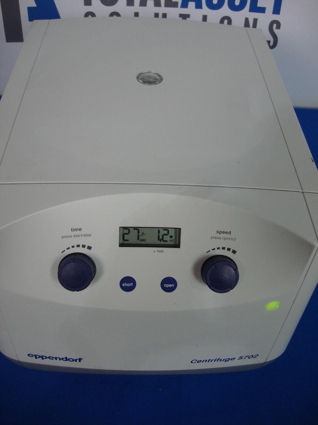 EPPENDORF 5702 4,400 RPM BENCHTOP CENTRIFUGE W/ A-8-17 TUBE ROTOR 16353