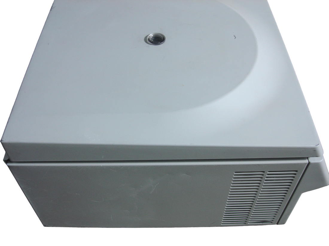 Eppendorf 5810R Refrigerated Benchtop Centrifuge 5811 with A-4-44 Rotor
