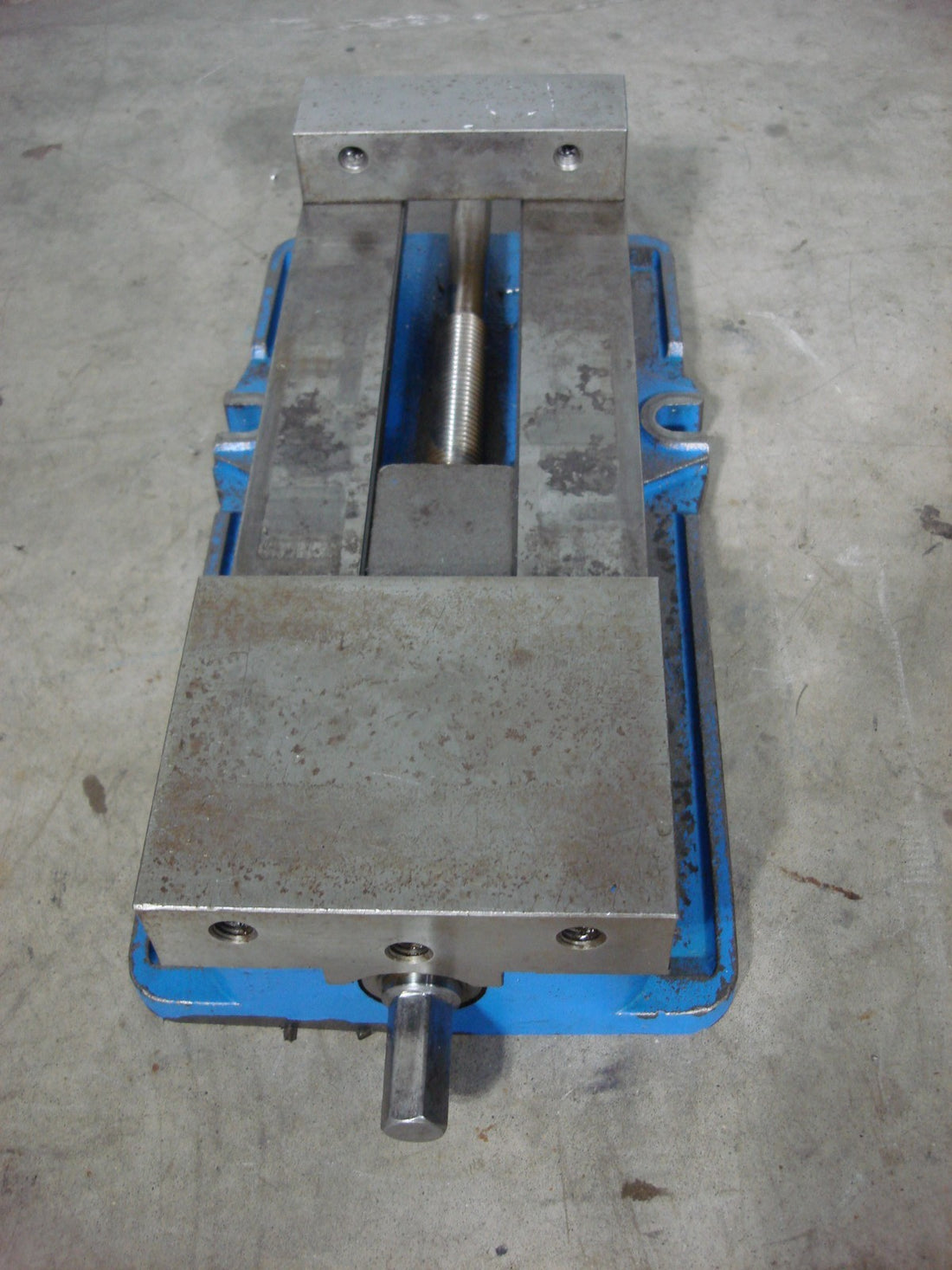 Kurt D688 6″ Machine Vise with 8.8″ Opening with Handle 6" x 9" 48767