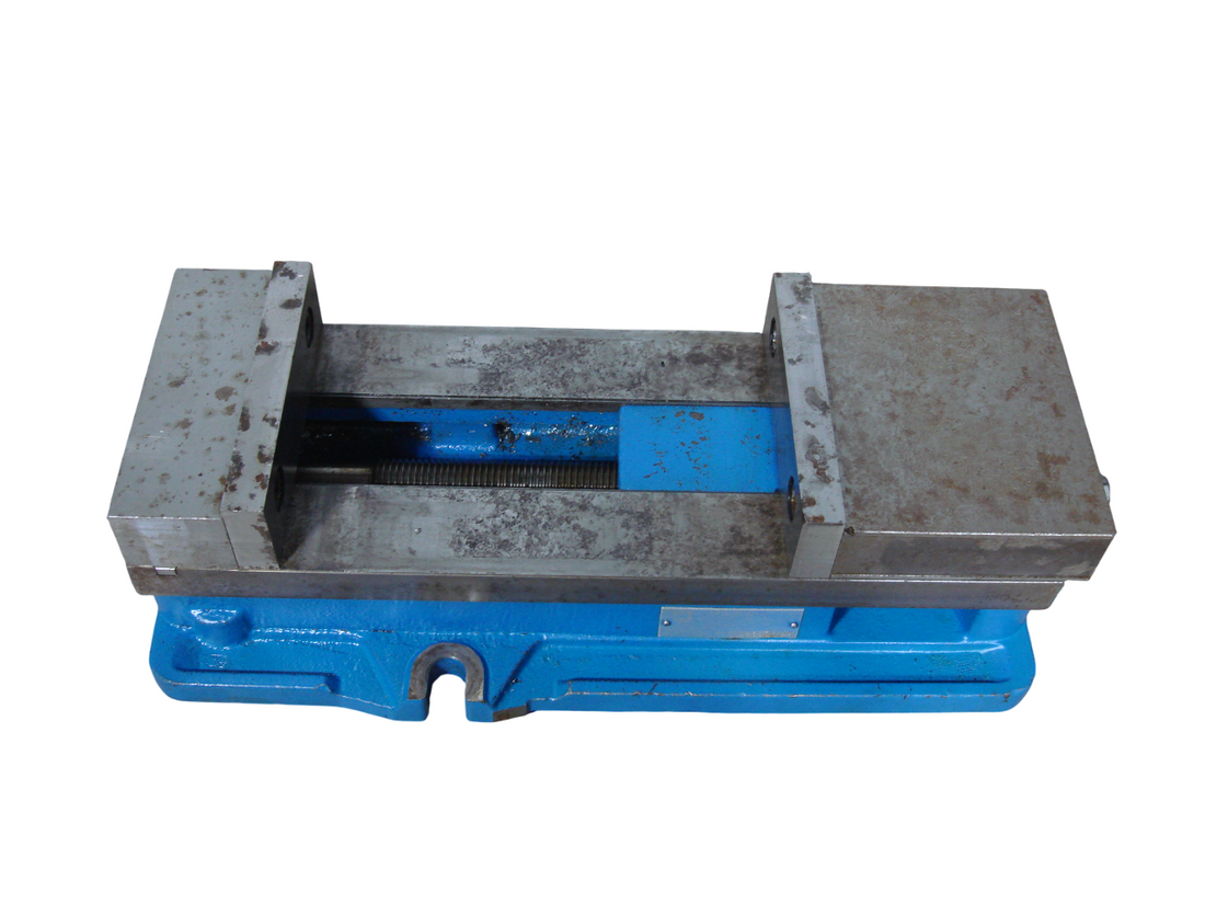 Kurt D688 6″ Machine Vise with 8.8″ Opening with Jaws and Handle 6" x 9" 086519