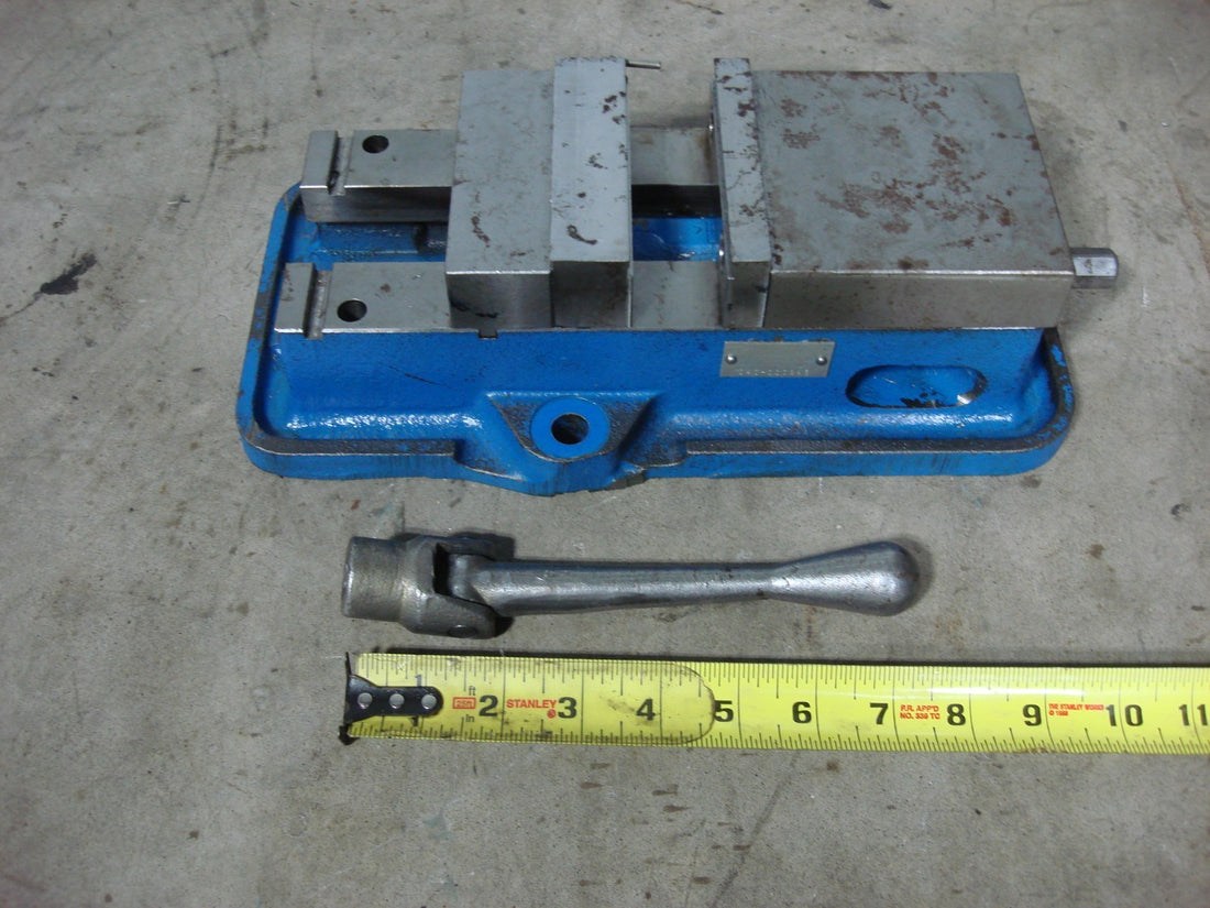 Kurt D40 4″ Machine Vise 6.5" Opening with Handle and Jaws 010946