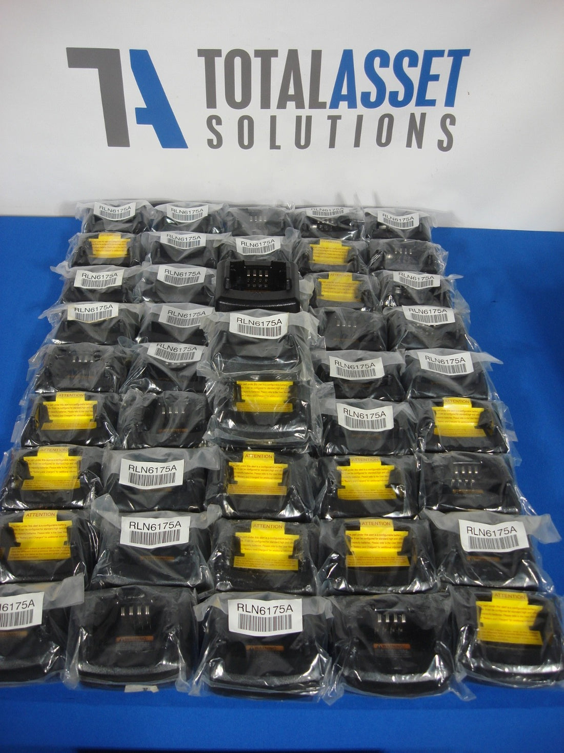 Huge Lot of 50 Motorola RLN6175A Chargers with RPN4054A Power Cord